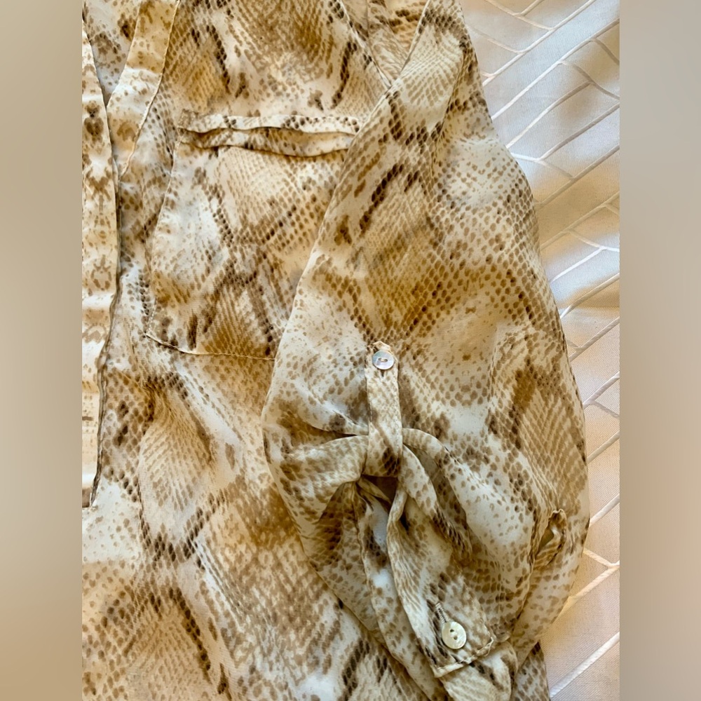 APT 9 animal print Snake pattern sheer pocket rolled sleeve top office Blouse SM - Picture 4 of 4